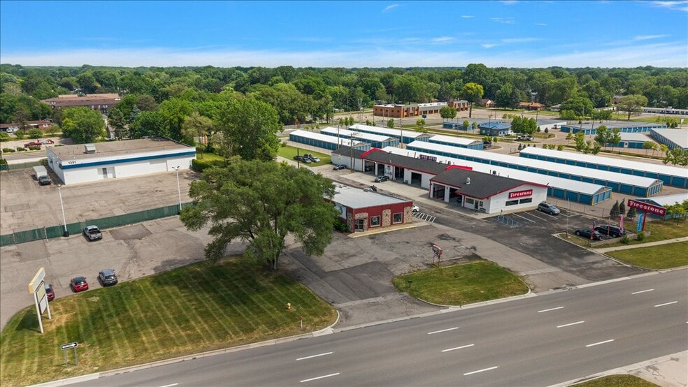 More Photos Of 1357 S Gratiot Ave, Clinton Township Showroom For Sale
