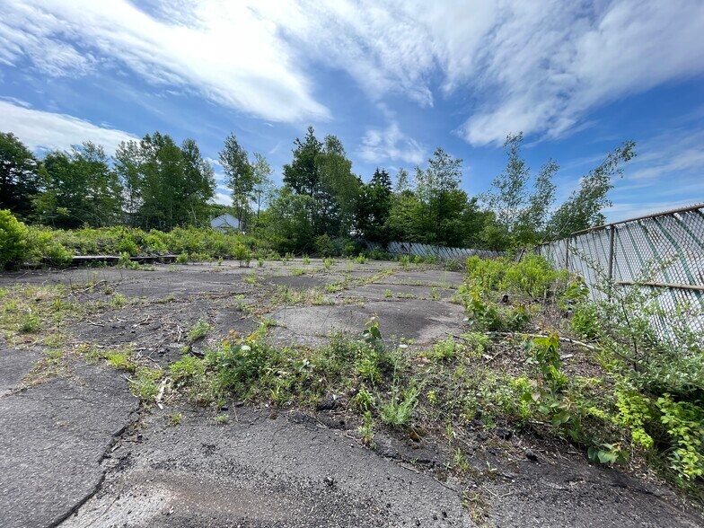 More Photos Of 786 Main St, Simpson Office For Sale