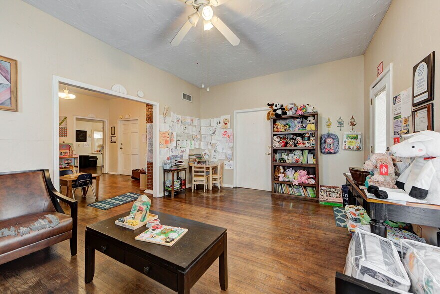 More Photos Of , El Reno Office For Sale