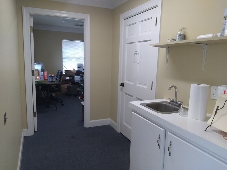 More Photos Of 3875 Wallin St, Savannah Freestanding For Lease