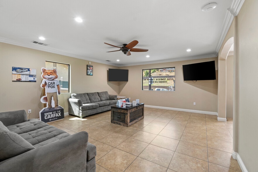 More Photos Of 19700 Temescal Canyon Rd, Corona Freestanding For Lease