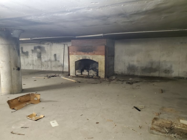 More Photos Of 2425 Hyde Park Blvd, Niagara Falls Freestanding For Lease