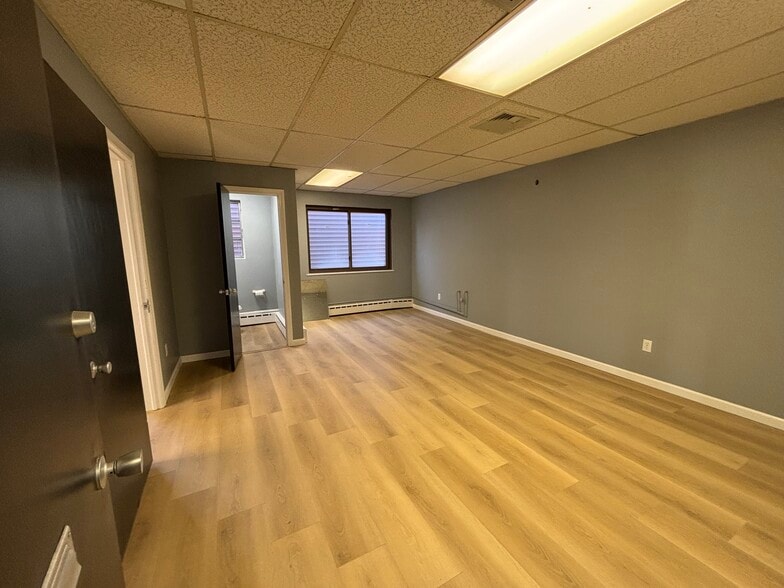 More Photos Of 542-544 Main St, Cromwell Freestanding For Lease