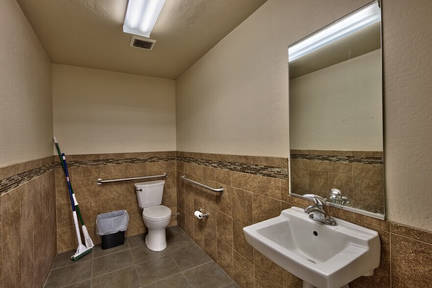 More Photos Of 2087 James Ave, South Lake Tahoe Warehouse For Sale