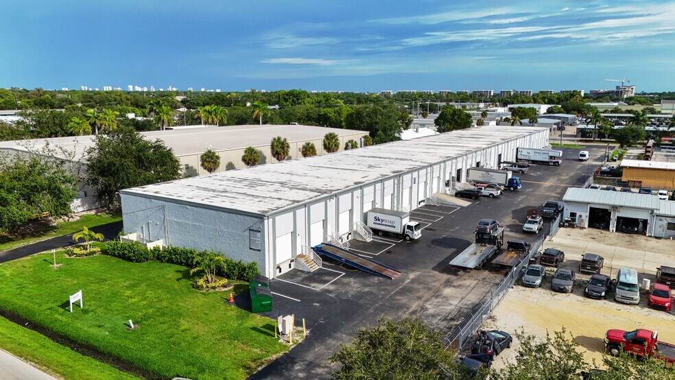 More Photos Of 4227 Enterprise Ave, Naples Warehouse For Lease