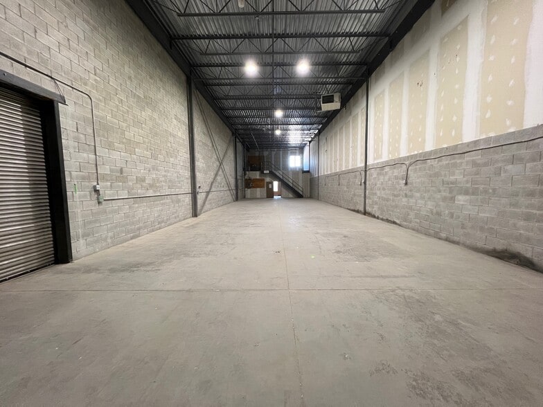 More Photos Of 1300-1360 Rue Louis-Marchand, Beloeil Warehouse For Sale