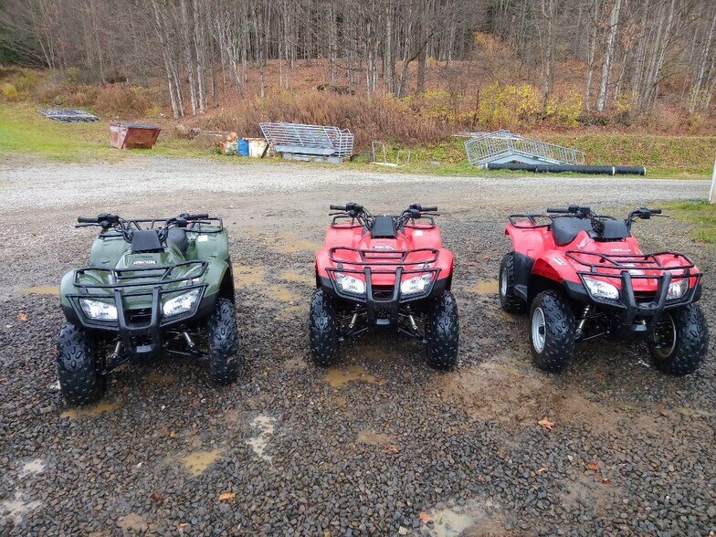 More Photos Of 224 Michael Ln, New Berlin Racetrack For Sale