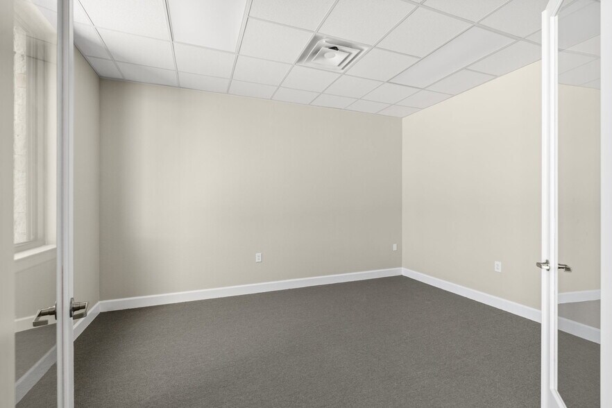 More Photos Of 5501 Cabrera dr, Sugar Land Medical For Lease