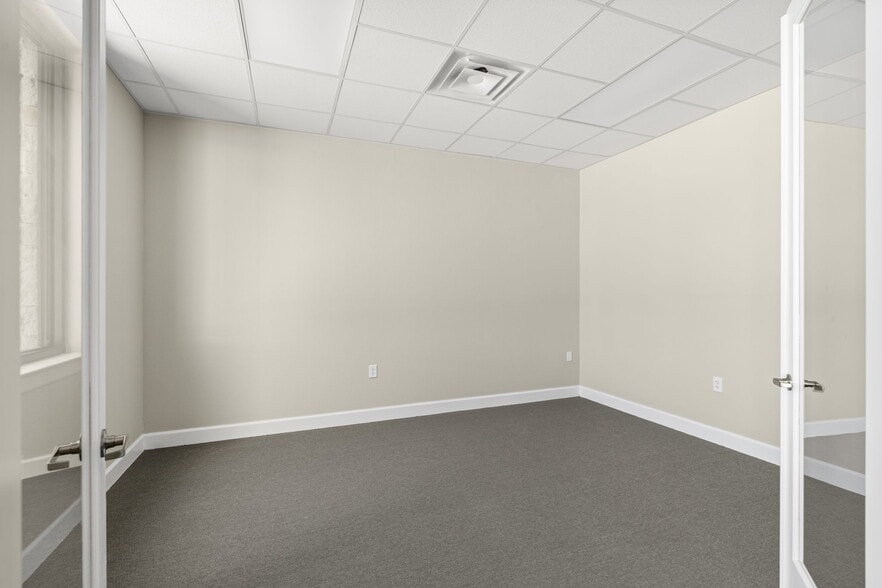 More Photos Of 5501 Cabrera Dr, Sugar Land Unknown For Lease