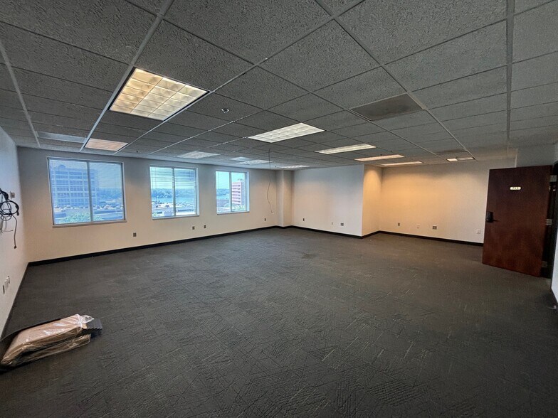 More Photos Of 21 SE 3rd St, Evansville Office For Lease