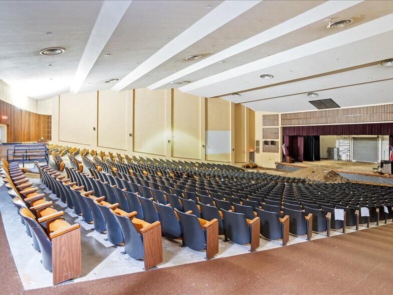 More Photos Of 1819 Spring St, Palestine Specialty For Sale