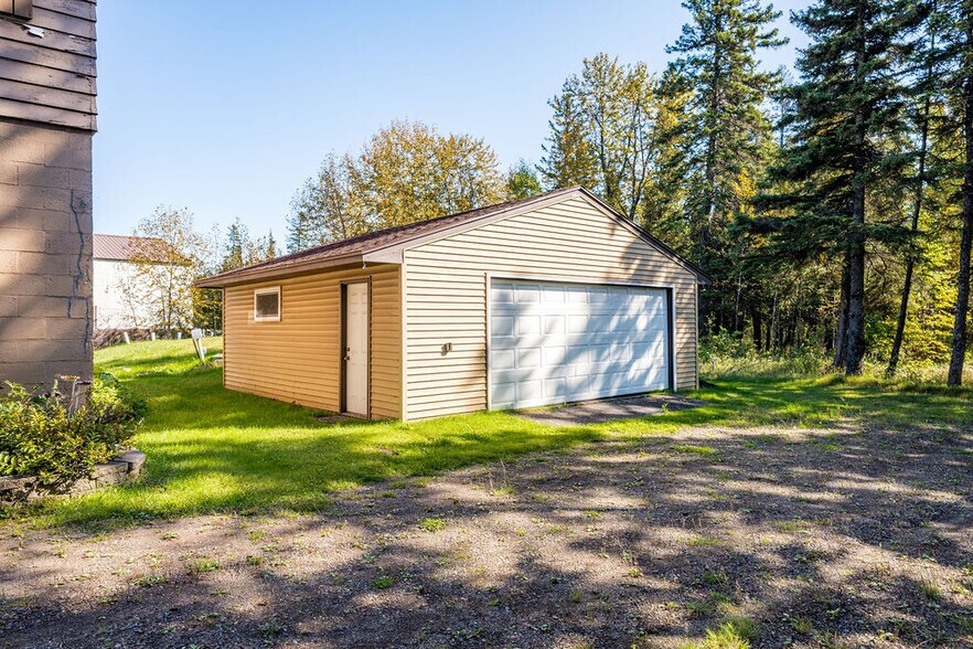 More Photos Of 4892 MN-61 N, Beaver Bay Specialty For Sale