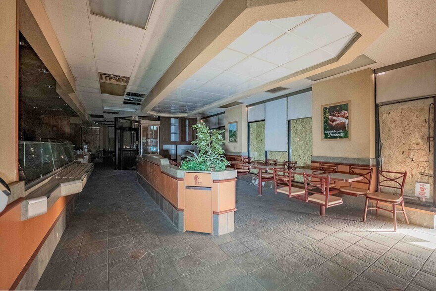 More Photos Of 1181 Notre Dame Av, Sudbury Restaurant For Lease