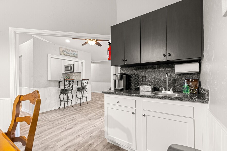 More Photos Of 110 NE Crystal St, Crystal River Specialty For Sale