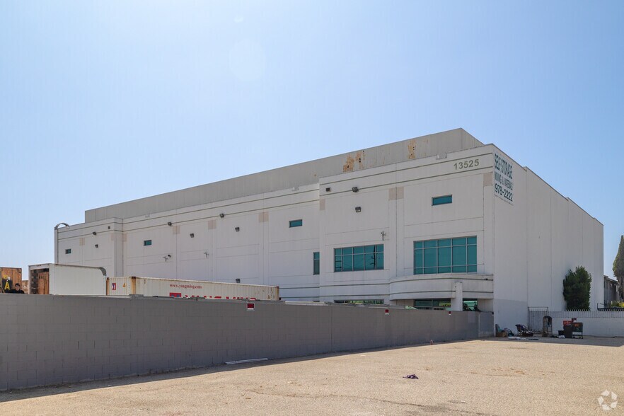 More Photos Of 13525 Crenshaw Blvd, Hawthorne Warehouse For Sale
