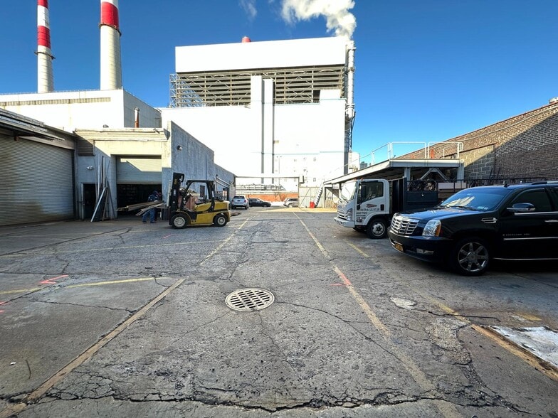 More Photos Of 3711 Vernon Blvd, Long Island City Warehouse For Sale