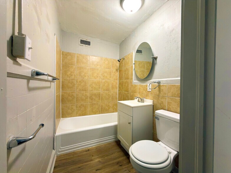 More Photos Of 1007 S Main St, Mount Airy Apartments For Sale