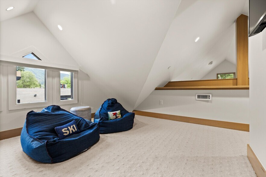 More Photos Of 122 W Main St, Aspen Office Residential For Sale