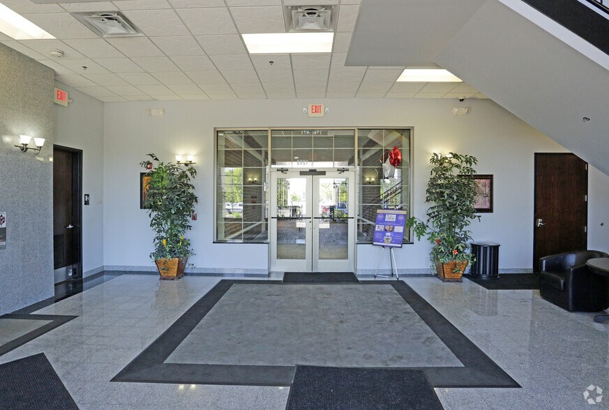 More Photos Of 1170-1254 Walton Blvd, Rochester Hills General Retail For Lease