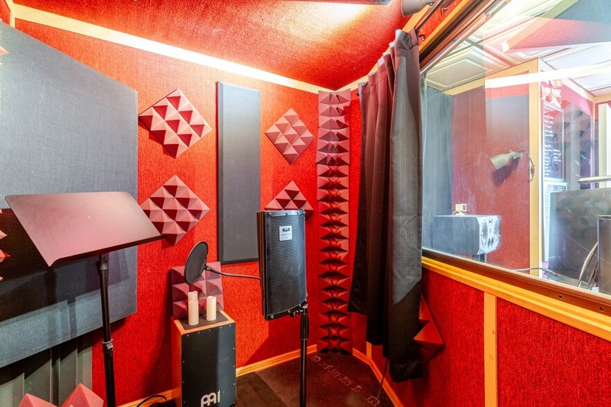 More Photos Of 1519-1521 W Glenoaks Blvd, Glendale Storefront Retail Residential For Lease