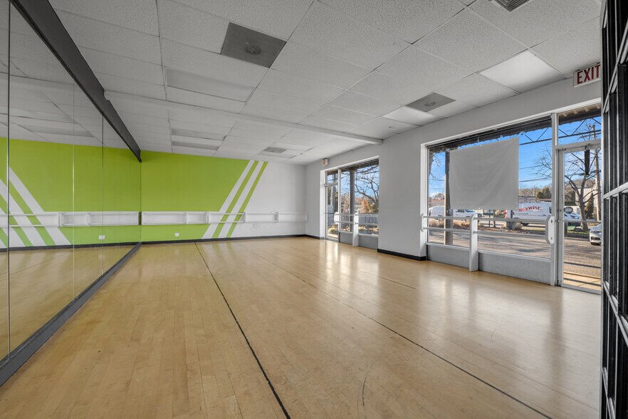 More Photos Of 15 Cr-66, Huntington Station Unknown For Lease