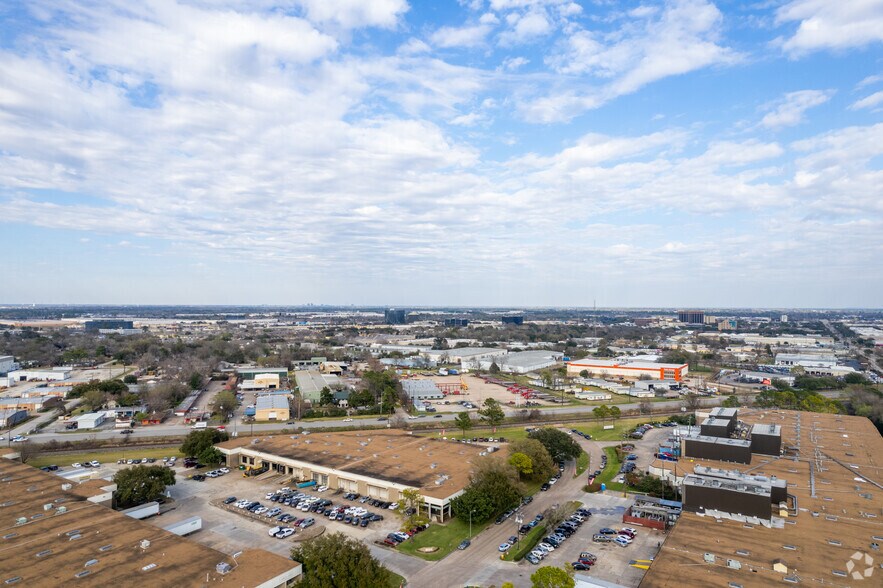 More Photos Of 9200-9230 Baythorne Dr, Houston Unknown For Lease