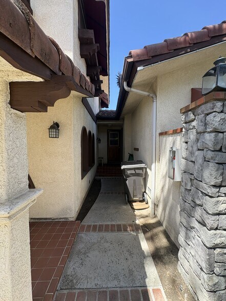 More Photos Of 246 E Hullett St, Long Beach Apartments For Sale