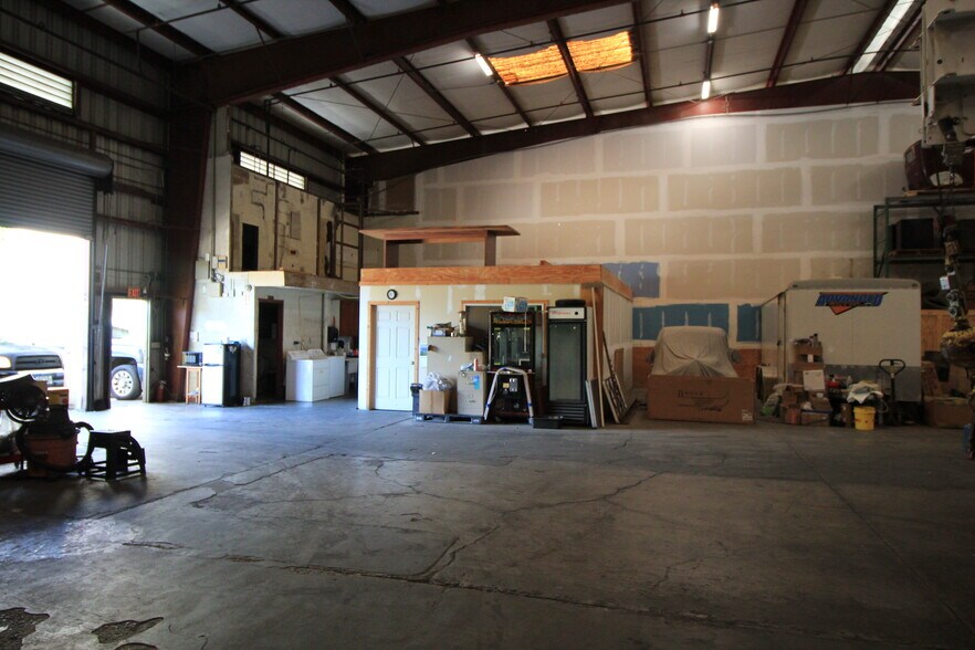 More Photos Of 94-059 Leokane St, Waipahu Warehouse For Lease