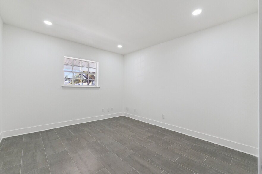 More Photos Of 557 W Plant St, Winter Garden Office For Sale