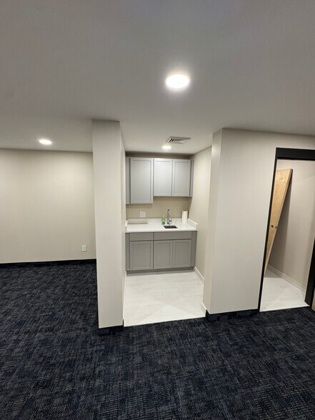 More Photos Of 629-631 Minnesota Dr, Troy Warehouse For Sale