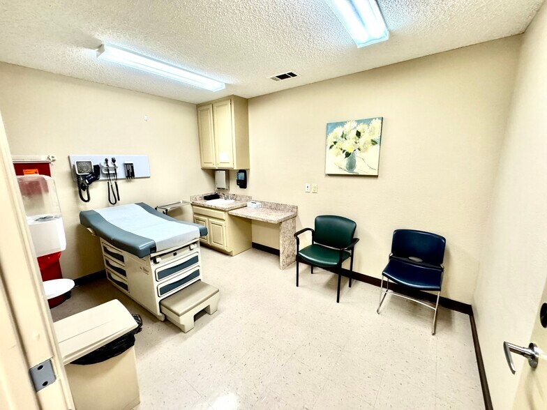 More Photos Of 101 Anthony Dr, Teague Medical For Sale