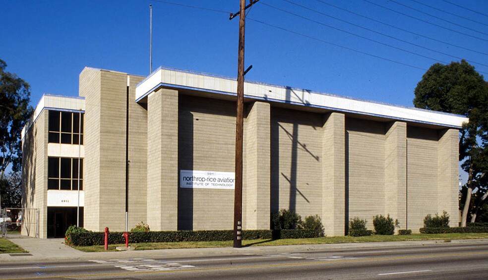 Primary Photo Of 8911 Aviation Blvd, Inglewood Warehouse For Lease