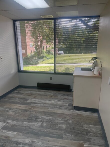 More Photos Of 7610 Carroll Ave, Takoma Park Medical For Sale