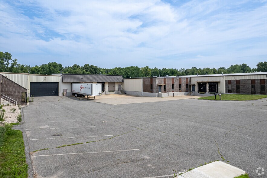 More Photos Of 215 Moody Rd, Enfield Manufacturing For Lease