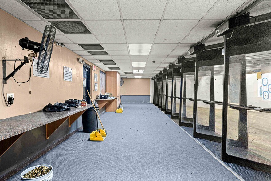 More Photos Of 1031 NE 16th St, Ocala Manufacturing For Sale