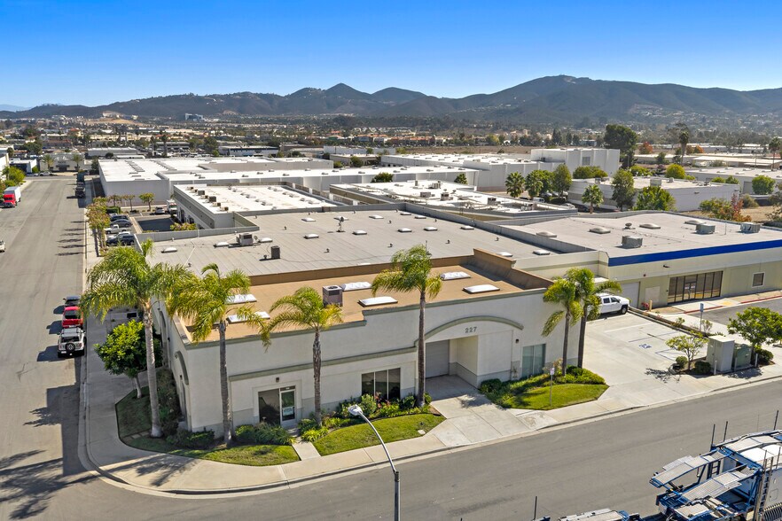 More Photos Of 227 Pawnee St, San Marcos Warehouse For Lease