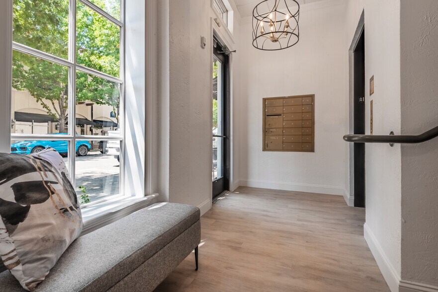 More Photos Of 85 Village Ln, Colleyville Office For Sale