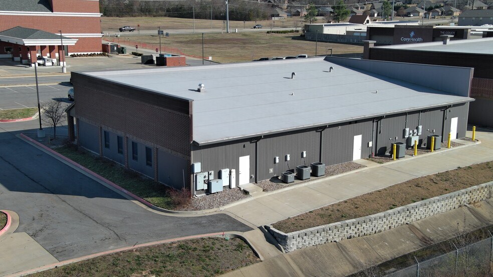 More Photos Of 6210 Huntington Cir, Fort Smith Storefront For Sale