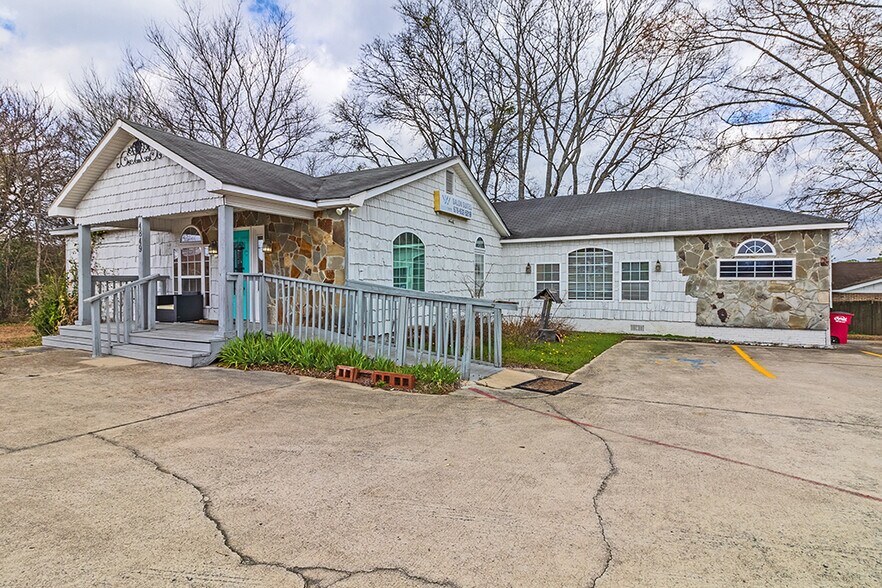 More Photos Of 4849 Mercer University Dr, Macon-Bibb Storefront For Sale