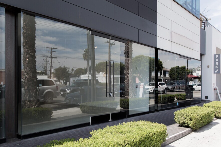 More Photos Of 8501-8511 Melrose Ave & 603-615 La Cienega Blvd, West Hollywood Storefront For Lease