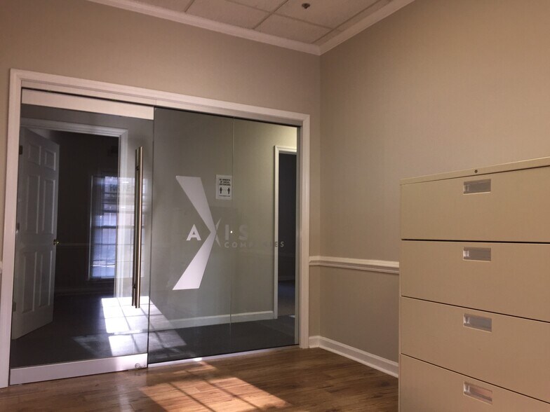 More Photos Of 1111 Cambridge Sq, Alpharetta Office Residential For Sale