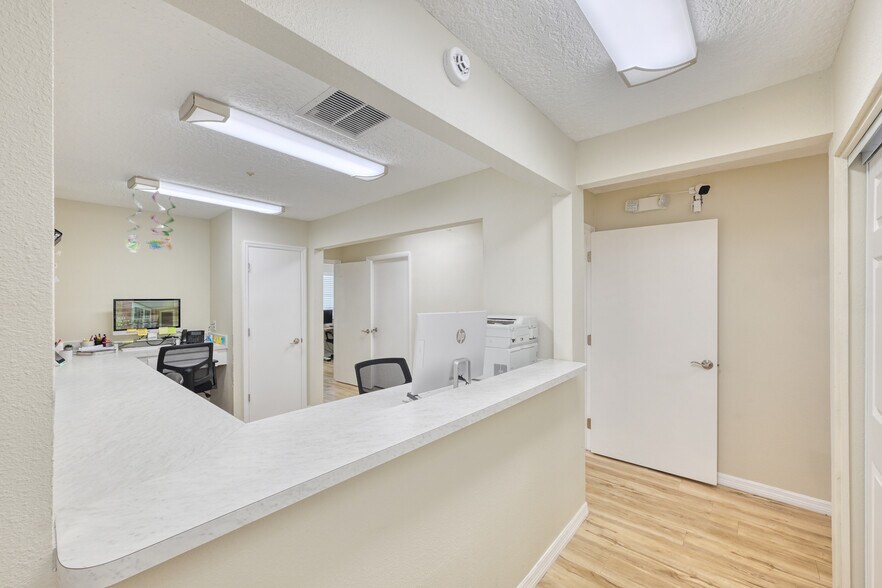 More Photos Of 1824 Blanding Blvd, Jacksonville Medical For Sale