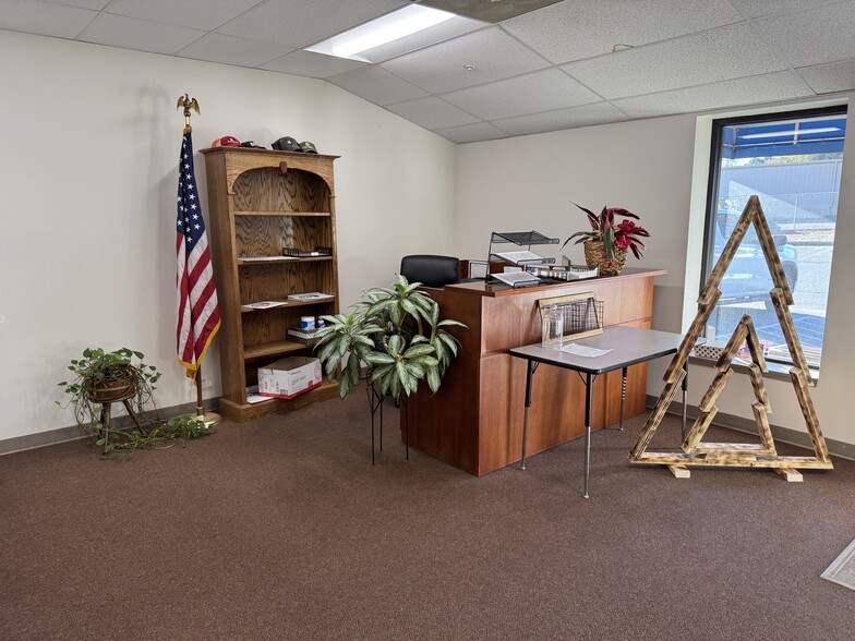 More Photos Of 4421 W 61st St, Little Rock Office For Sale