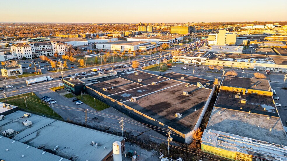 More Photos Of 5950 Ch De La Côte-De-Liesse, Mont-Royal Distribution For Lease