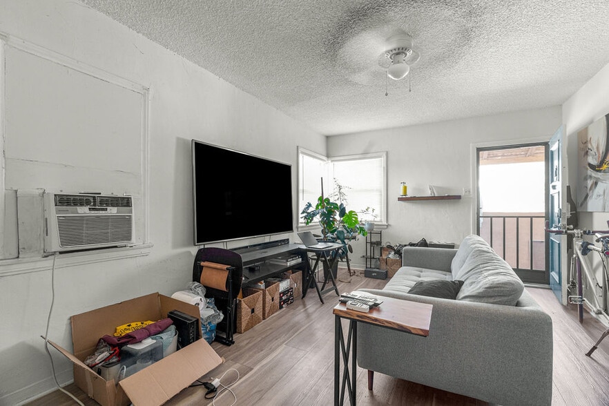 More Photos Of 2200 W Burbank Blvd, Burbank Storefront Retail Office For Sale