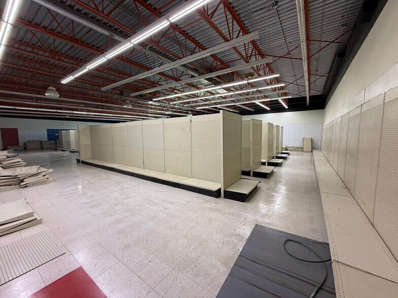 More Photos Of 1749 S Campbell Ave, Springfield General Retail For Lease