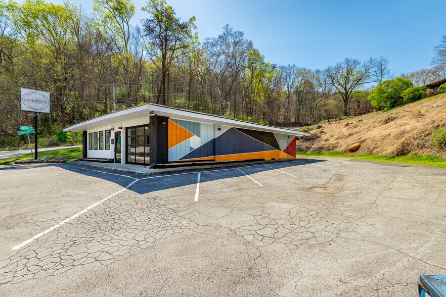 More Photos Of 2502 Cummings Hwy, Chattanooga General Retail For Sale