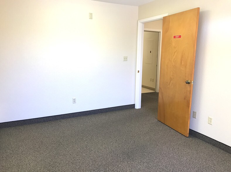 More Photos Of 901 Sunset Dr, Hollister Medical For Lease