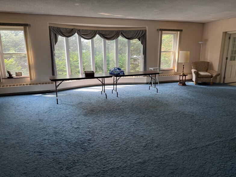 More Photos Of 25350 W 6 Mile Rd, Redford Religious Facility For Sale