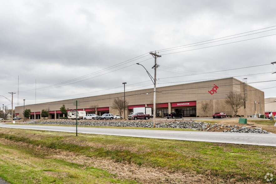 More Photos Of 1316 North Hills Blvd, North Little Rock Warehouse For Lease